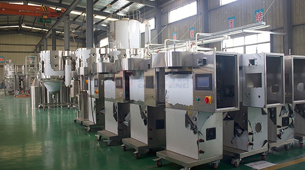 小型噴霧干燥機(jī)半成品區(qū)